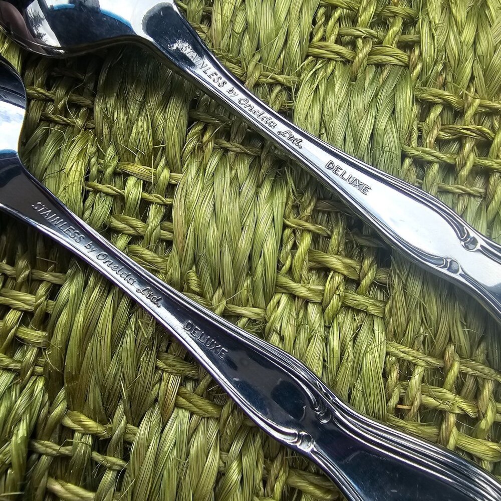 Oneida Strathmore Spoon 6" teaspoon stainless scrolls classic romantic timeless - Picture 5 of 7